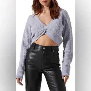 ASTR the Label Twist Front Cropped Sweater in Lilac